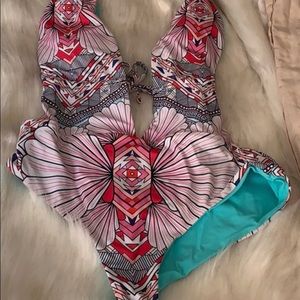 Cupshe halter monokini - size L